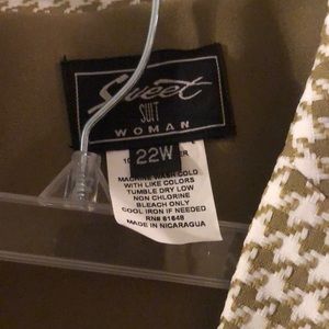 2 piece skirt and Jacket Sweet Suits Womens size 22